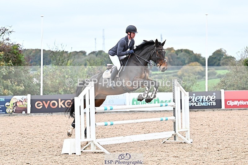251015-134129-00629 - Cls 4 Newcomers and 1.10m Open