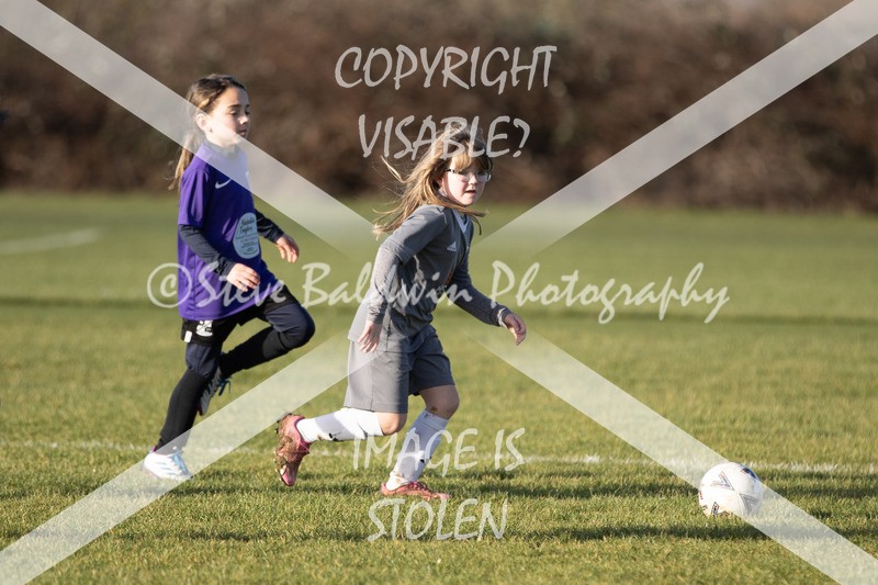1DX30620 - 2026-01-17 FC Abbey Meads U9 Purple Girls V Develop FC U9 Girls