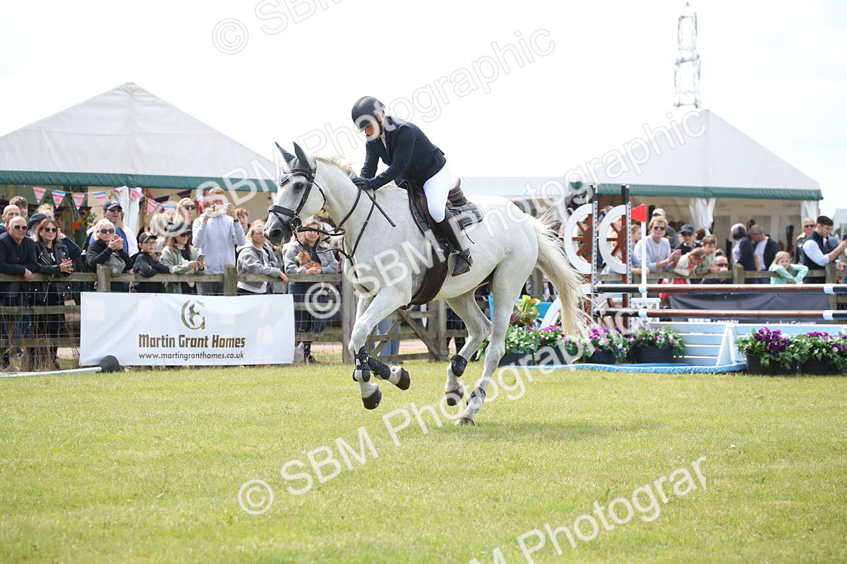 SBM_17426 - Class 208 - Senior Foxhunter 1.20m Open