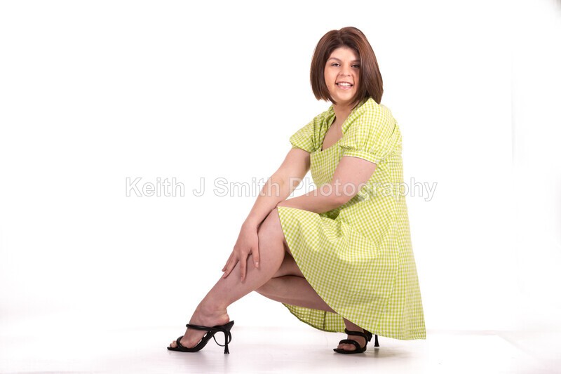 2KJS2828 - Jannie, Kristen & family. Studio