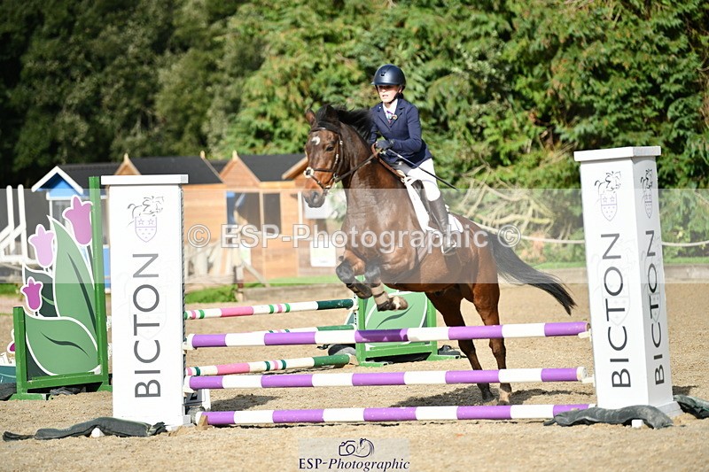 251004A-151232-01724 - Classes 8 & 9 70cm