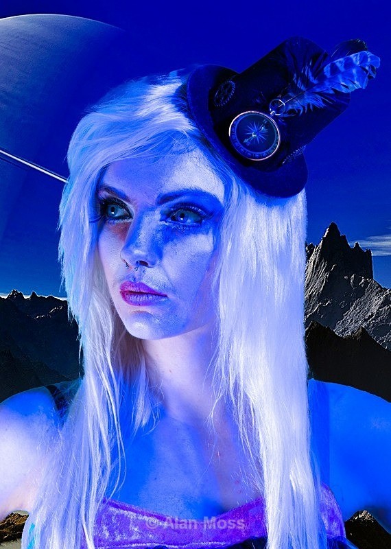 Android Girl from Saturns Moon Titan PP - People in my camera
