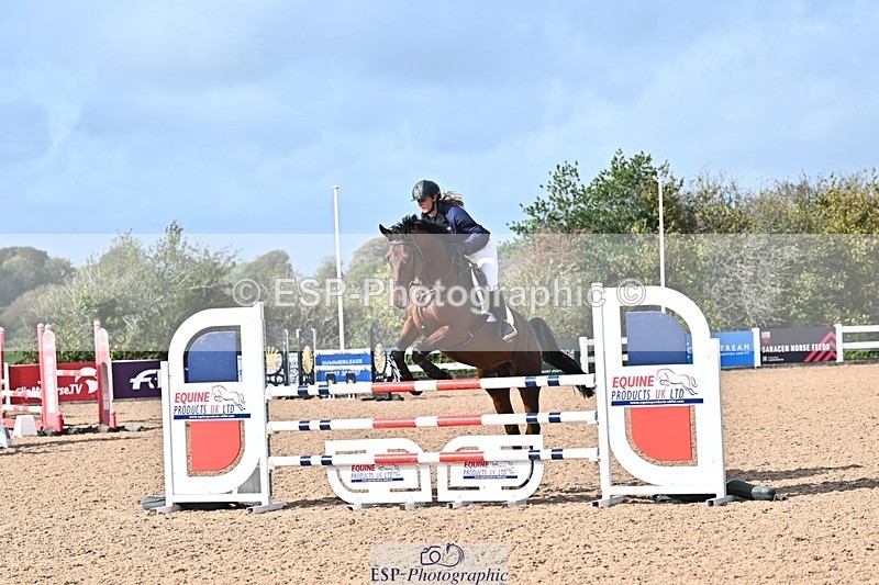 261014-125843-00528 - Cls  05 Snr Newcomers & 1.10m Open