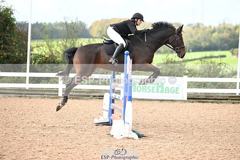 241023A-135200-00910 - Cls 4 Newcomers and 1.10m Open