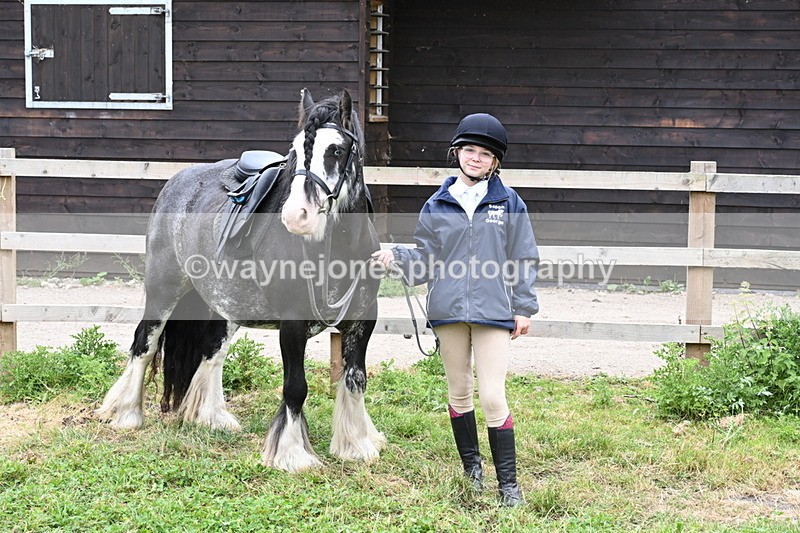 WJ6_2897 - Berks & Bucks - The Old farmhouse - Hound Exercise 20-08-25