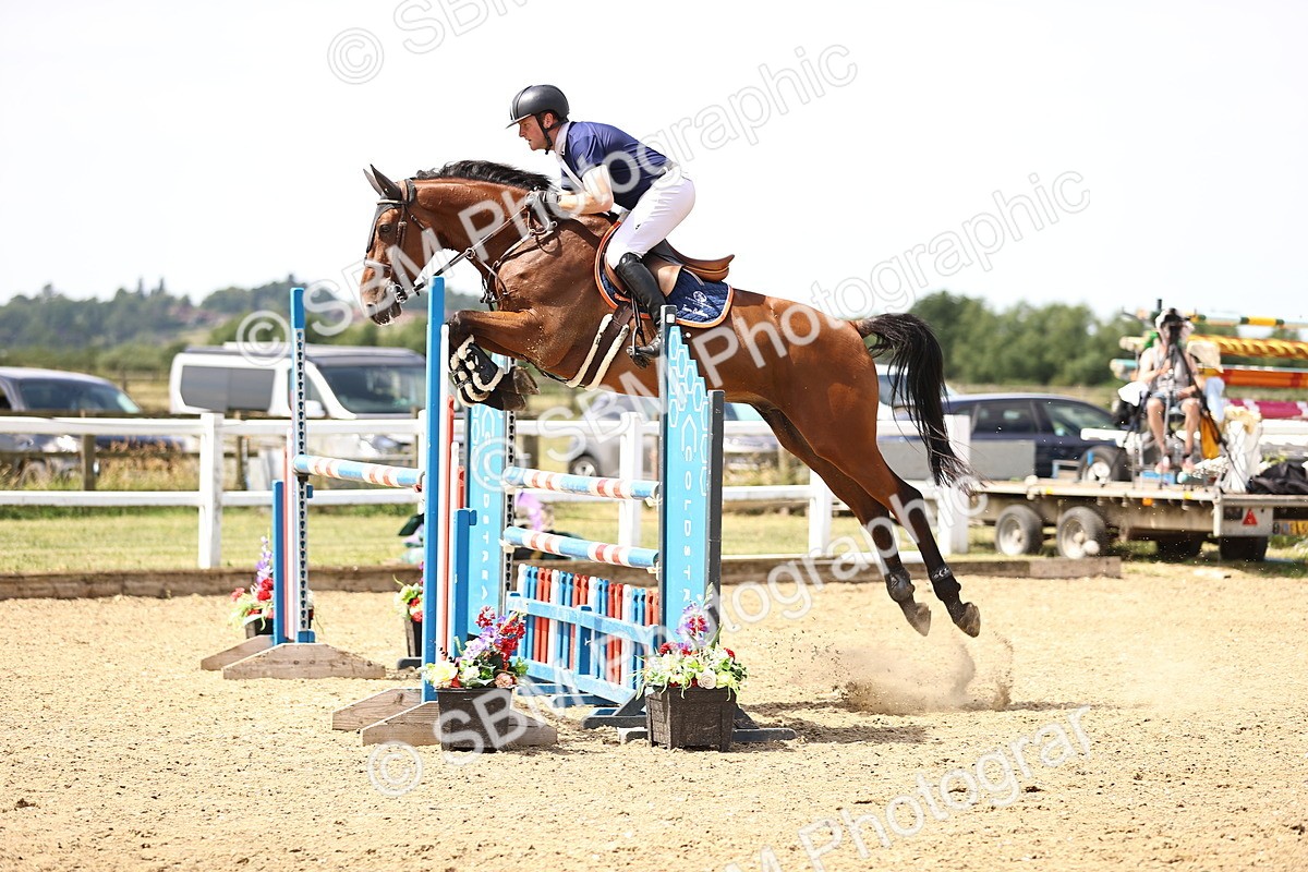 SBM_000681 - Class 15 - Redpost Equestian Senior Foxhunter - 1.20m