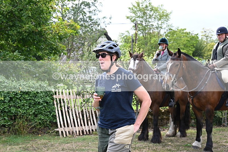 WJ6_3425 - Berks & Bucks - The Old farmhouse - Hound Exercise 20-08-25