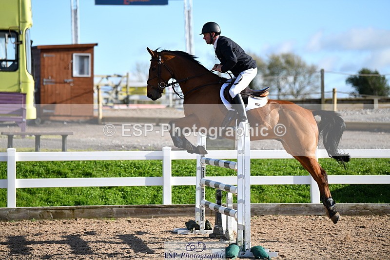 231110A-135340-00696 - Cls 5 Newcomers & 1.10m Open