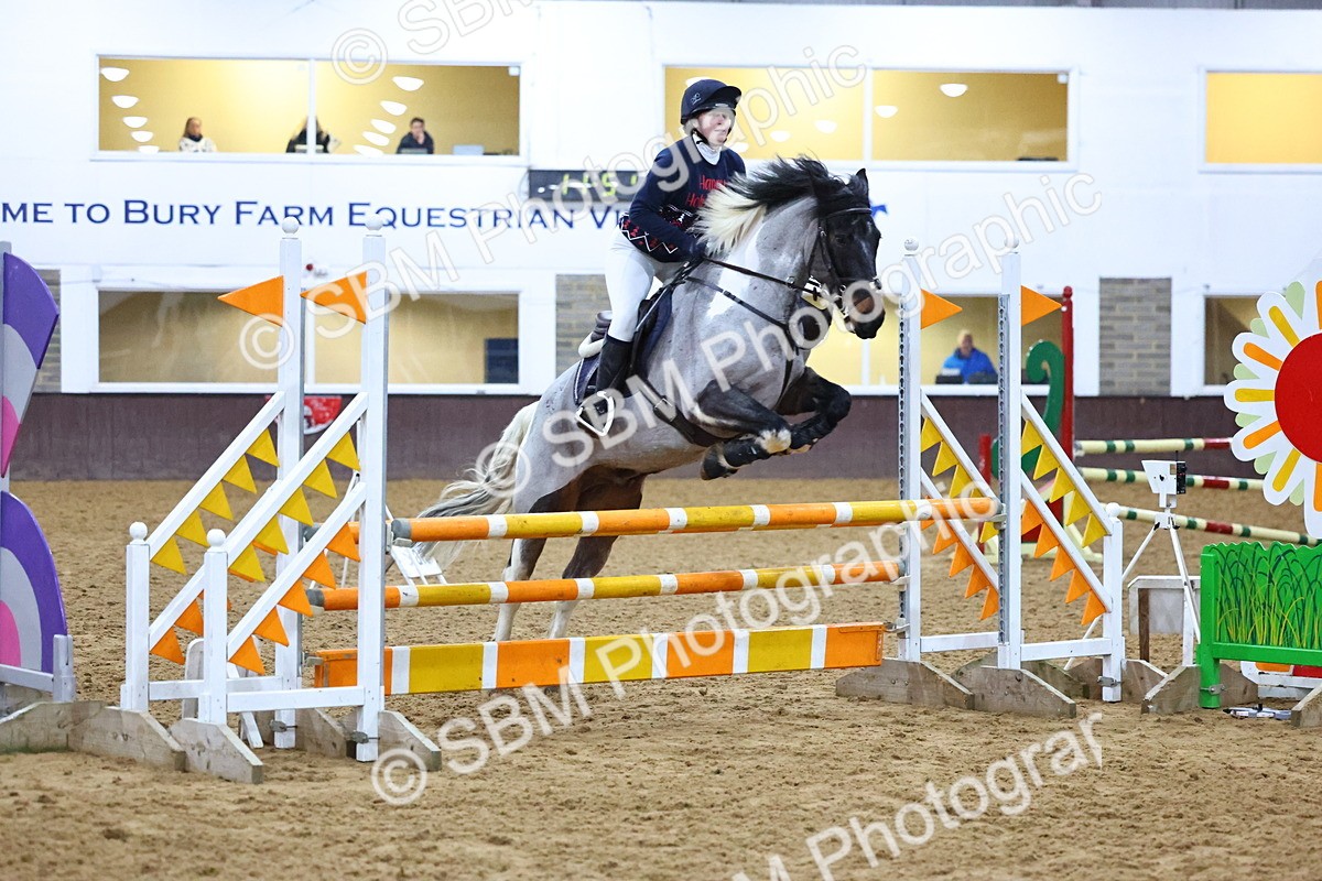 SBM_002573 - Class 6 - Holly & Ivy Stakes - 90cm