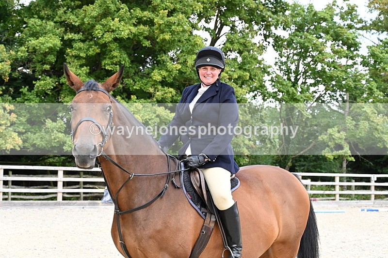 WJ6_3052 - Berks & Bucks - The Old farmhouse - Hound Exercise 20-08-25