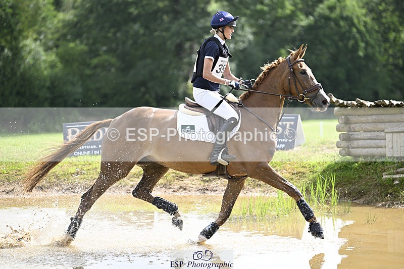 240804-103746-10593 - 353-Maja_Hullah-ORANJE_SPR