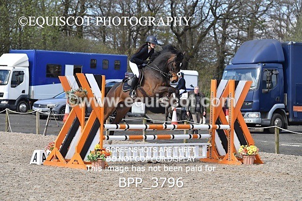 BPP_3796 - CLASS 3 FRI Senior British Novice/ 90cm Open