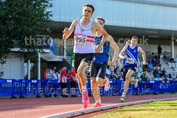 Age25SAT-918163 - Track Male