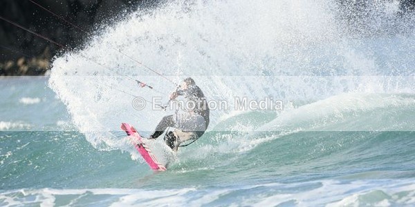 LA040407-2 - Kite Surfing