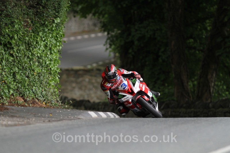 Ian Hutchinson Yamaha / Milwaukee Yamaha - Monster Energy Supersport Race 1