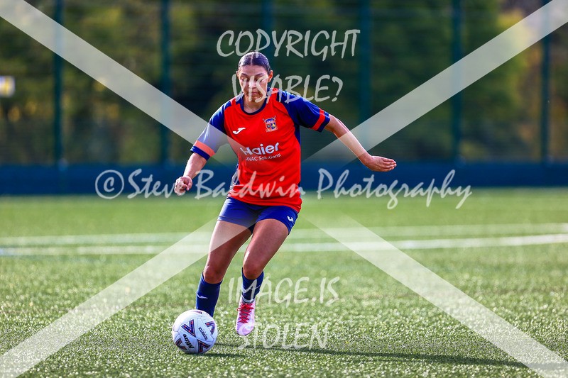 1DX30647 - 2025-10-05 FC Abbey Meads Ladies V Purton  Kingsdown FC Ladies