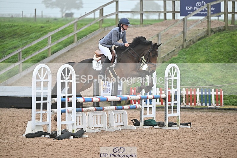 241103A-102904-06656 - SUN Cls 18 British Novice and 90cm Open