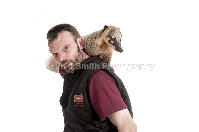 2SKJ8830 - Roaming Reptile Show. II