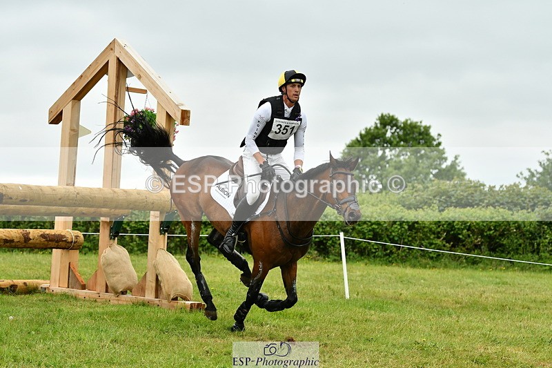 250524A-124859-10451 - B-351-Will.Rawlin-MACKENZY