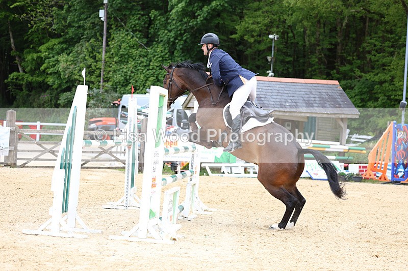 3E7A9458 - Class 8: Senior Newcomers/1.10m open