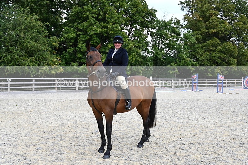WJ6_3062 - Berks & Bucks - The Old farmhouse - Hound Exercise 20-08-25