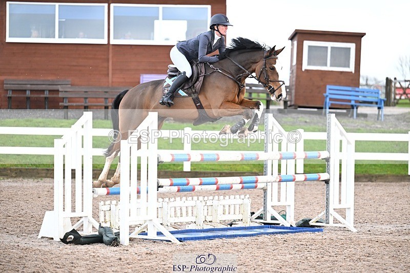 251206-123118-00978 - Cls 12 Snr Newcomers and 1.10m