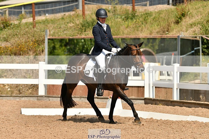 250817-132939-09971 - 090-Sarah.GoddardSaris.Fingers.Crossed