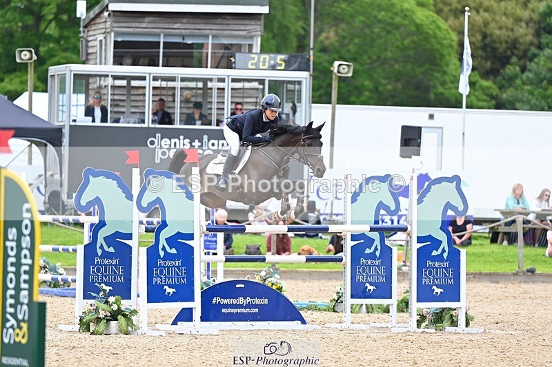 240525-155553-17963 - 540-OPPOSITION_HERALDIK_GIRL-Kirsty_Chabert