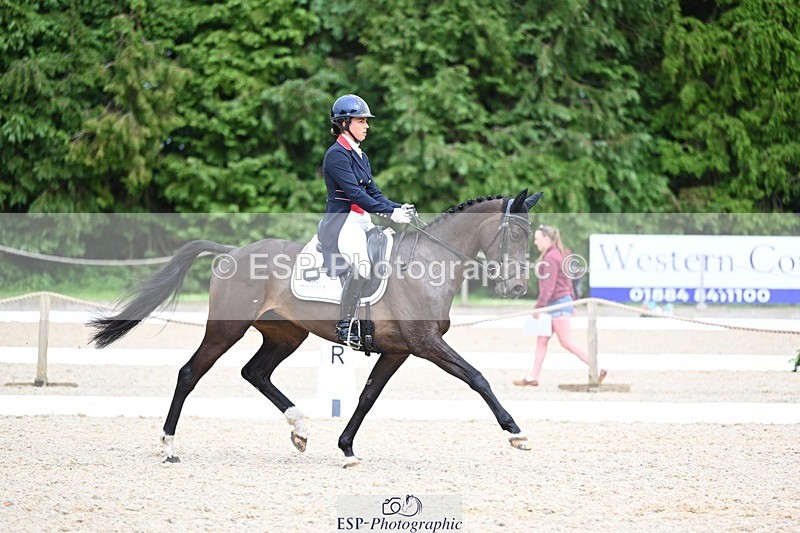 240524-155924-10666 - 540-OPPOSITION_HERALDIK_GIRL-Kirsty_Chabert