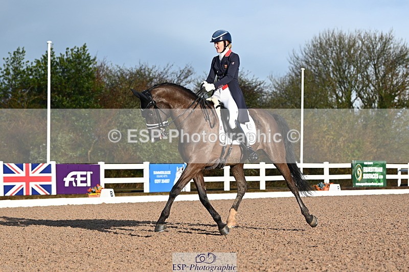 240218A-090716-05006 - 162-Holly.Kerslake-Totil.Platinum