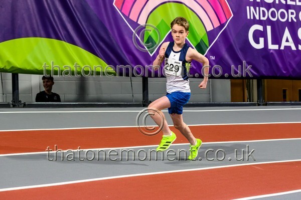 AgeInd25SUN-913554 - Track Male