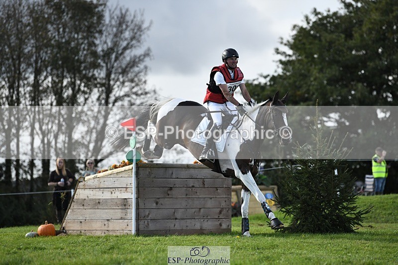 231022-130908-28658 - 301-WESTCEFFYL.KINGSWAY.LAD-Ben.Lee.Liles-XC