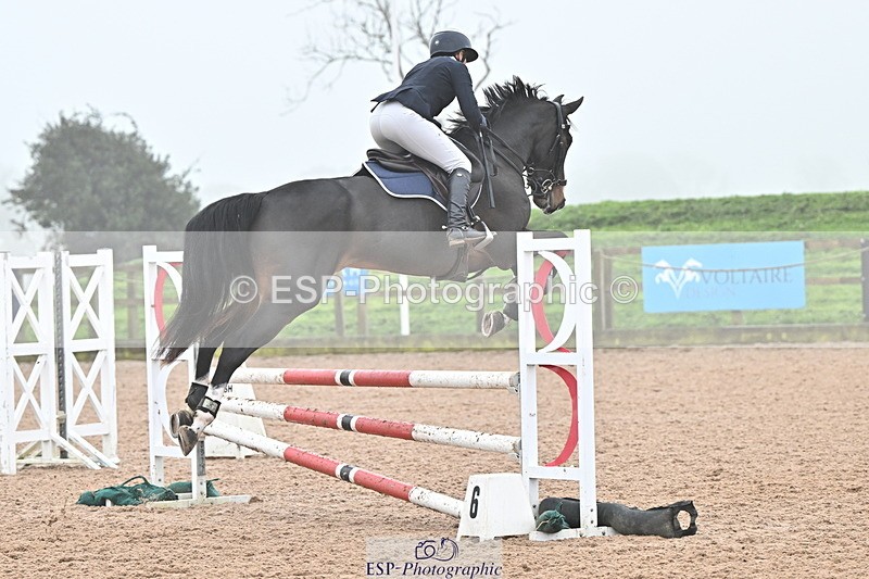 241103A-112815-07052 - SUN Cls 18 British Novice and 90cm Open