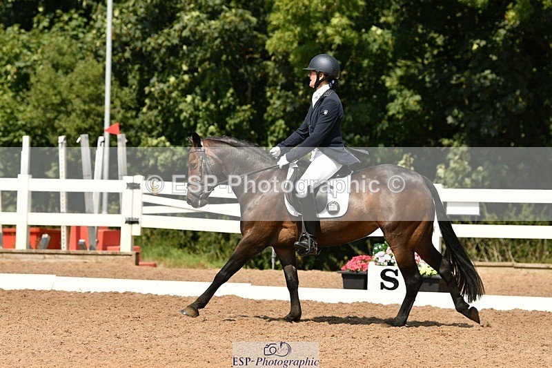 250817-132636-09952 - 090-Sarah.GoddardSaris.Fingers.Crossed