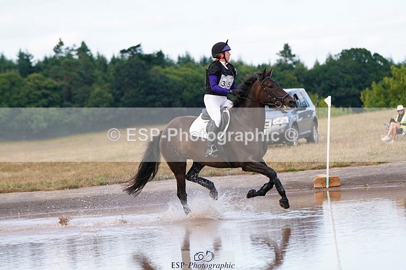 250802A-174500-08992 - H-352-Emma.Hurworth-STEREN.OF.AVALON