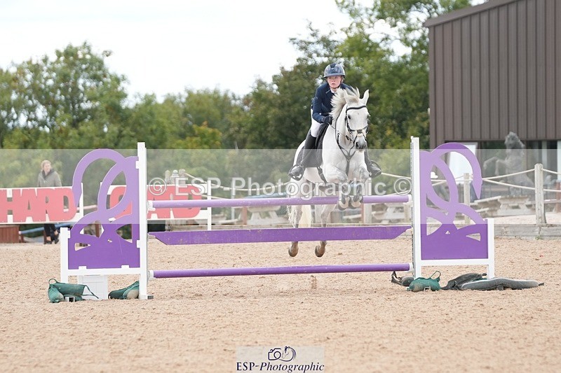 250921-123430-02958 - Cls 9 Pony Foxhunter and 1.10m