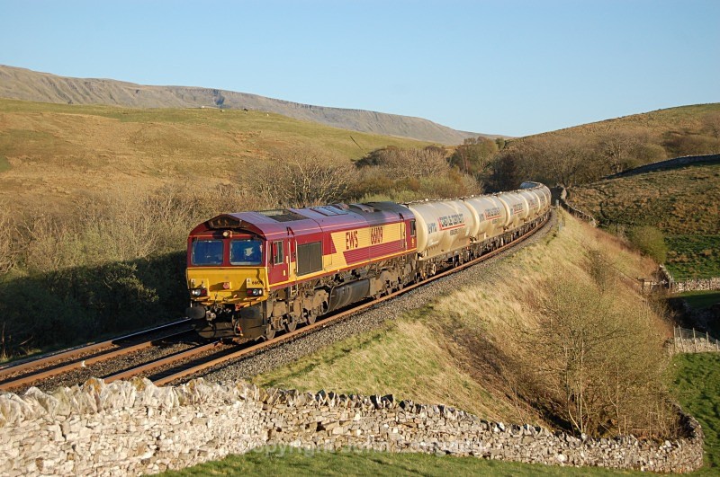 18.4.14 - 66109 6S00 Clitheroe - Mossend, Birkett Common - Birkett Common (northbound)