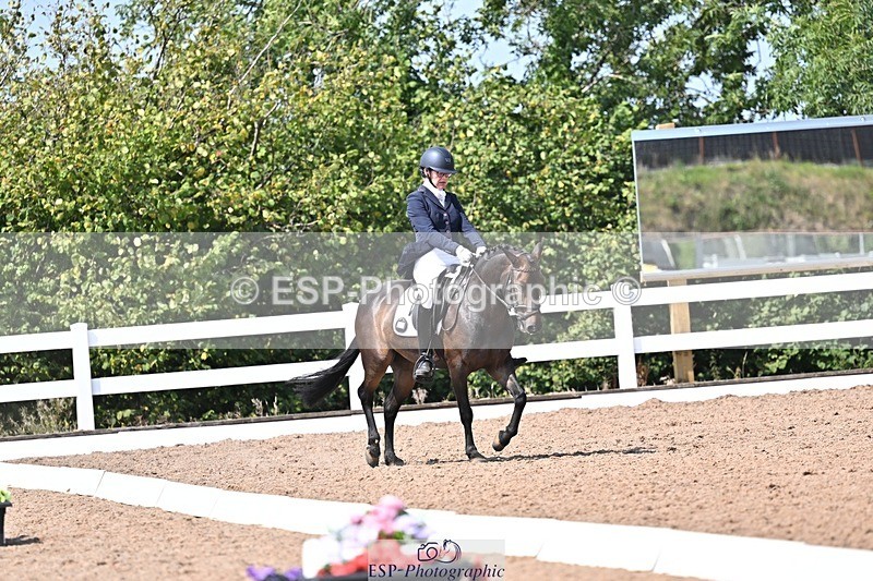 250816-122405-04001 - 090-Sarah.GoddardSaris.Fingers.Crossed