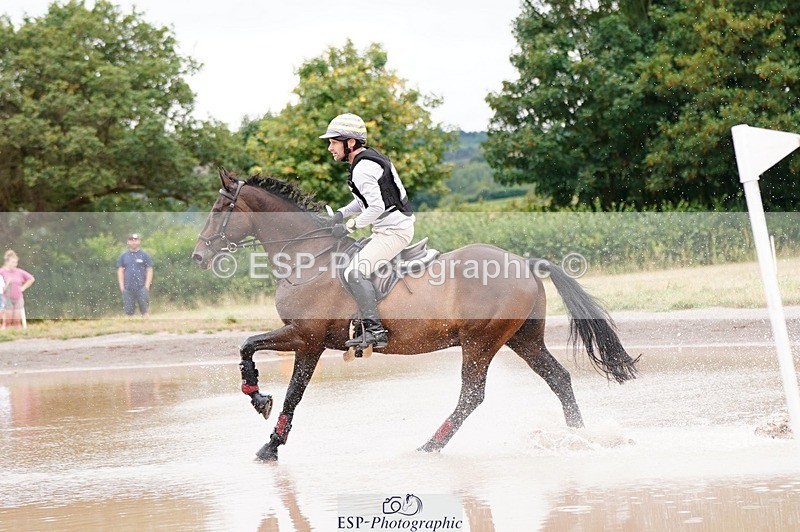 250803A-124602-13111 - M-556-Alex.Jupp-CARRY.ON.REGARDLESS