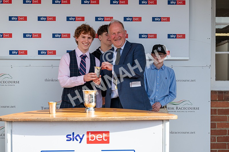 310526-Race 6-Mountain Road-9381 - Race 6 18.15pm Sky Bet For The Fans Handicap