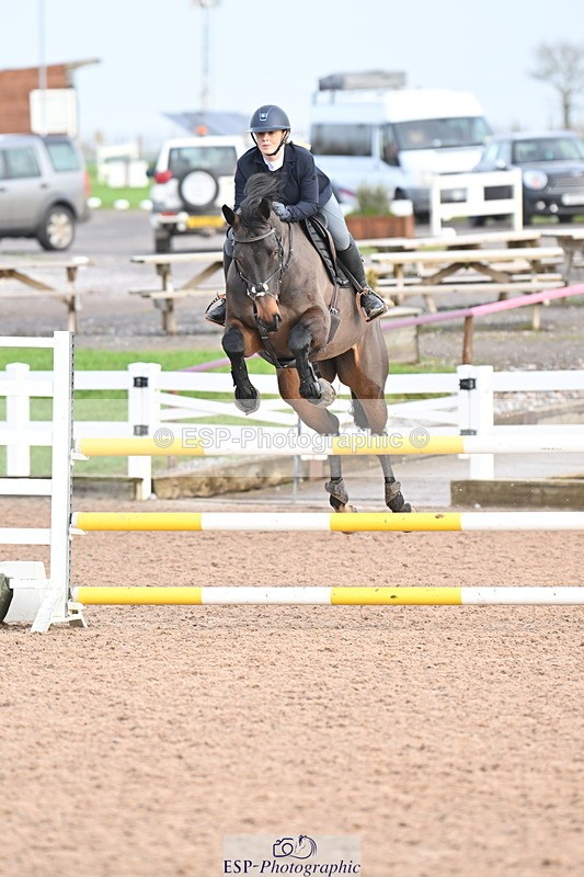 231209A-122600-01769 - Cls 12 Newcomers & 1.10m Open