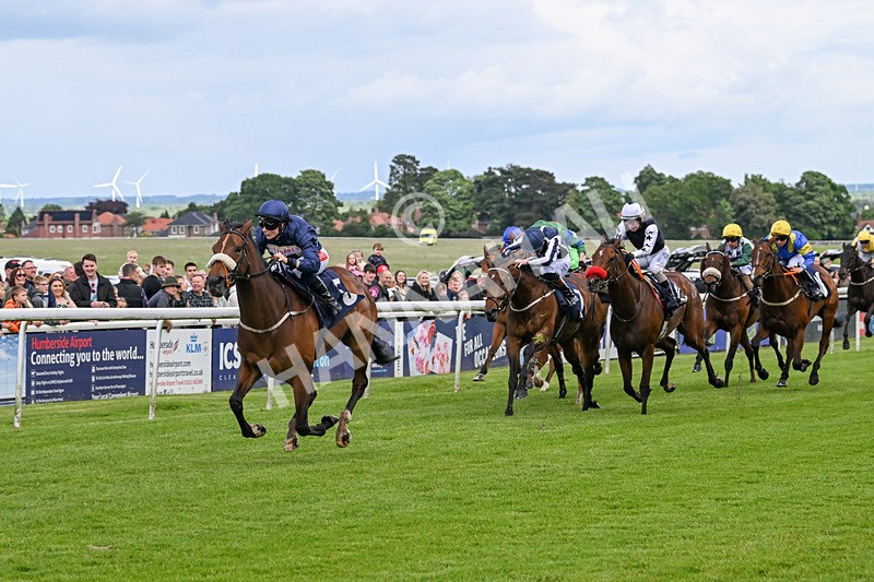 290524-Race 2-Powdering-5672 - Race 2