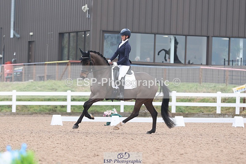 250216-095242-04951 - 229-Tara.Faulds-Platinum.SNW