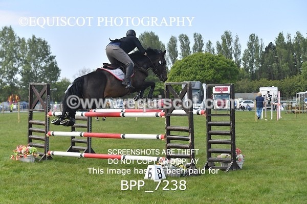 BPP_7238 - CLASS 3 Andrew Hamilton Coach, RHS Foxhunter Championship Qualifier