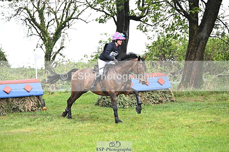 250418-123414-03015 - 080-Tichy.Sanders-SPARHANGER.VELVET