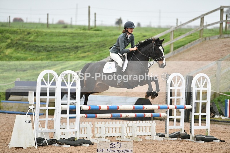 241102A-110847-04202 - SAT Cls 9 British Novice and 90cm Open