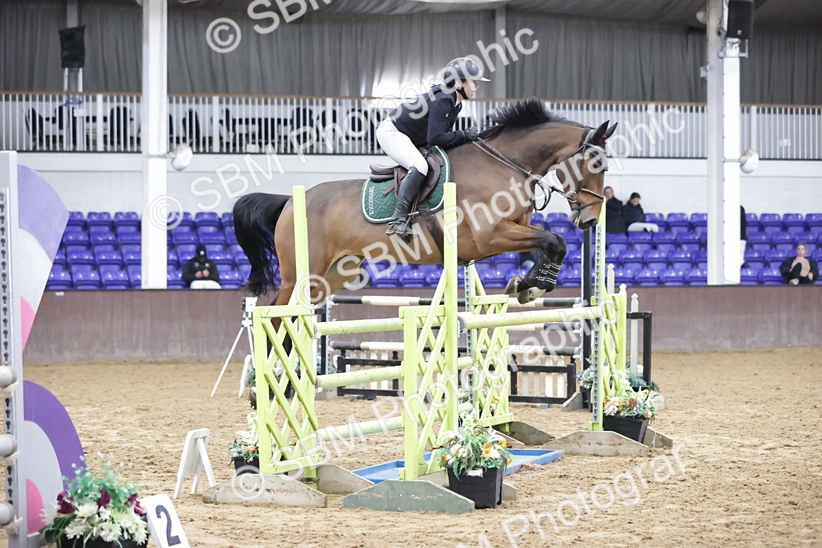 SBM_002812_Class 9 - Senior Newcomers - 110m Open - Cassie