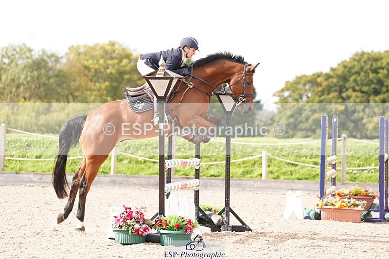 241004A-125918-00510 - Fri 03 Snr Newc & 1.10m Open