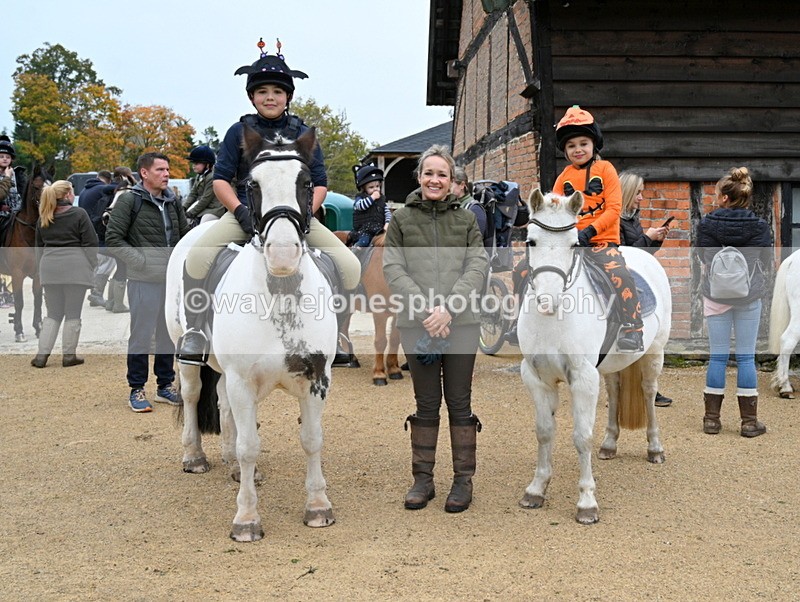 WJ7_6237 - Berks & Bucks - Children's Meet - The Old Farmhouse – Steventon.