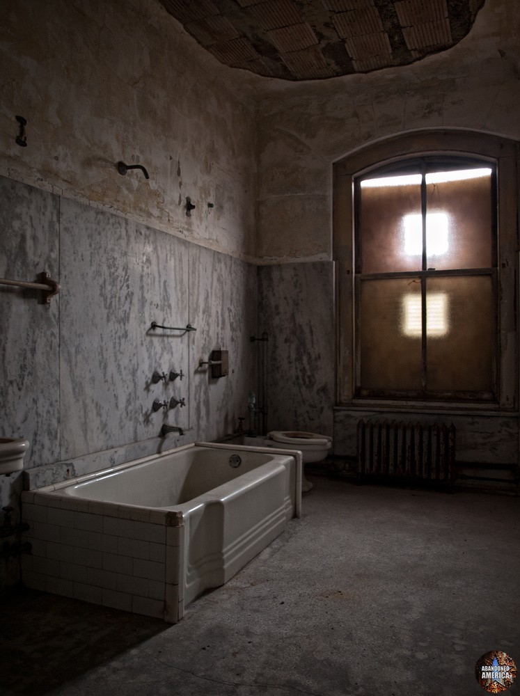 Ellis Island Immigrant Hospital | Tub - Ellis Island Immigrant Hospital